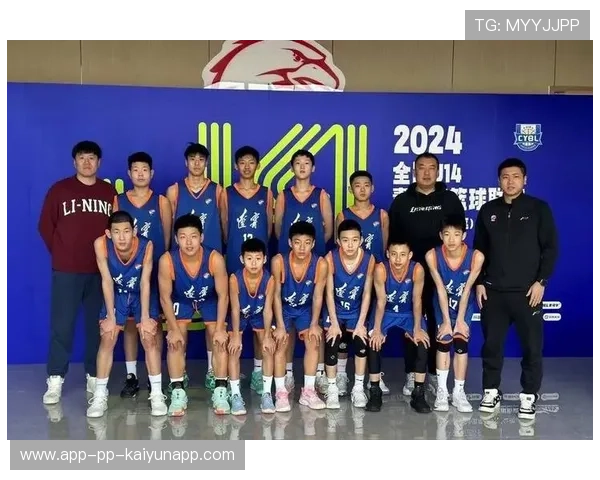 青训体系是否支持球员间的差异化互动与互评，什么是青训队员